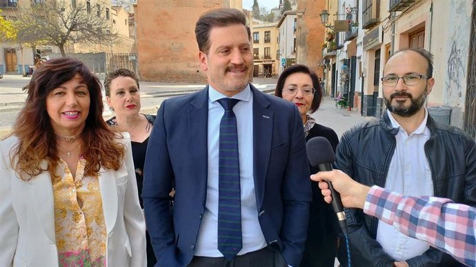 Javier Sierra (CS) atiende a los medios