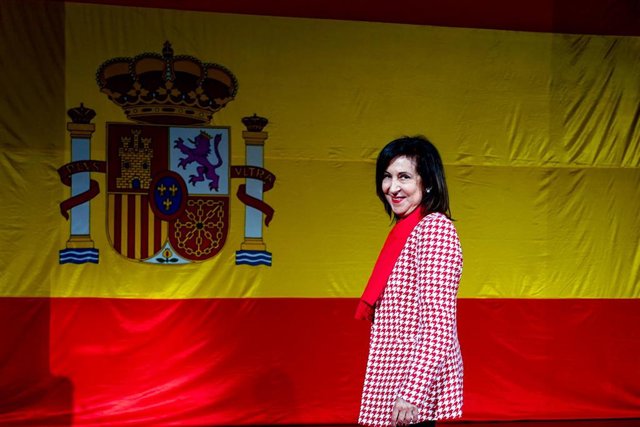 La ministra de Defensa, Margarita Robles,  en el acto de  homenaje a los galardonados con el Premio Sabino Fernández Campo, que este año distingue al Despliegue en el Este de Europa y al Buque Escuela Juan Sebastián Elcano, a 27 de marzo del 2023 en Sevil