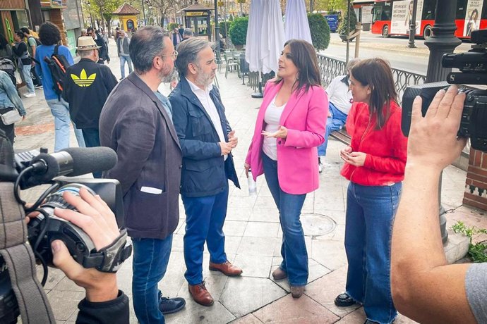 Visita de Ángeles Férriz a Granada