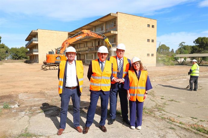 Inicio de las obras de transformación de los suelos de la Universidad Laboral de Zaragoza.