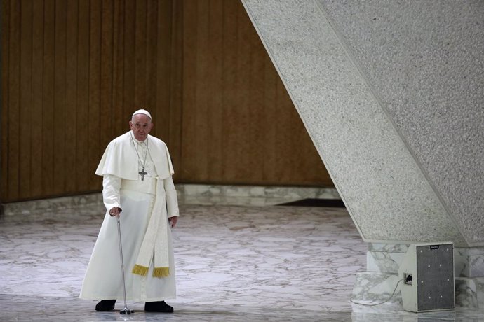 25 March 2023, Vatican, Vatican City: Pope Francis arrives for the audience of the faithful from the parishes of Rho in the Paul VI hall. Photo: Evandro Inetti/ZUMA Press Wire/dpa