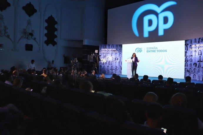 La presidenta del PP de Málaga, Patricia Navarro, en un acto