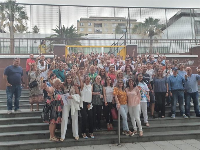 Ex alumnos del CEIP San Fernando en la conmemoración del 90 aniversario del centro