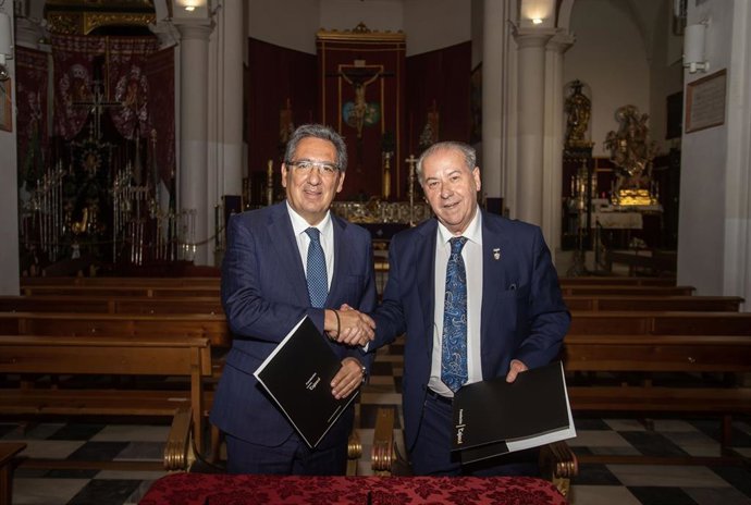 La Fundación Cajasol en Huelva ha renovado su compromiso de colaboración con la Semana Santa.