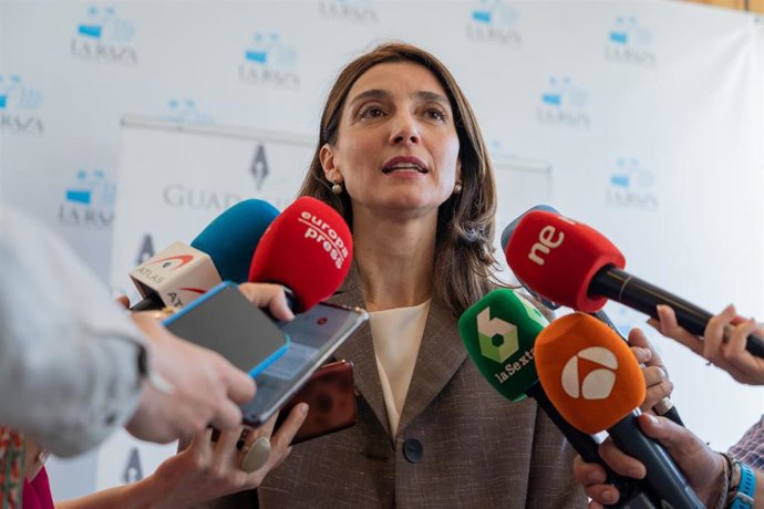 La ministra de Justicia, Pilar Llop, este viernes atiende a los medios en Sevilla. 