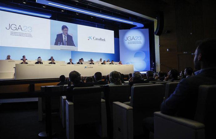 El presidente de Caixabank, José Ignacio Goirigolzarri, interviene durante una Junta General Ordinaria de Accionistas de Caixabank, en el Palacio de Congresos de Valencia, a 31 de marzo de 2023, en Valencia, Comunidad Valenciana (España). Durante la jun