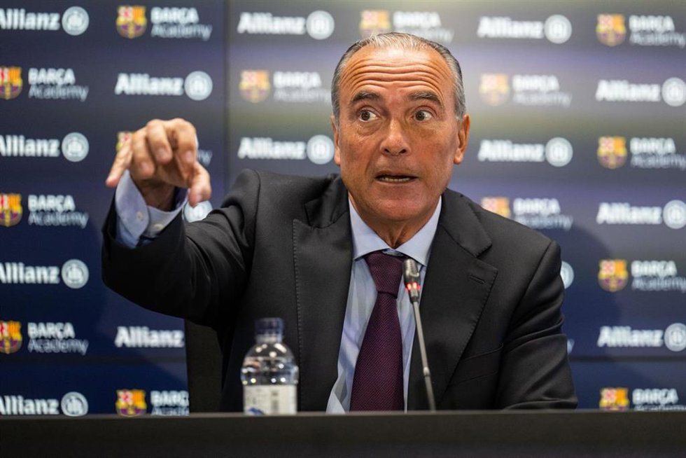El vicepresidente primero y del área deportiva del FC Barcelona, Rafa Yuste, en rueda de prensa