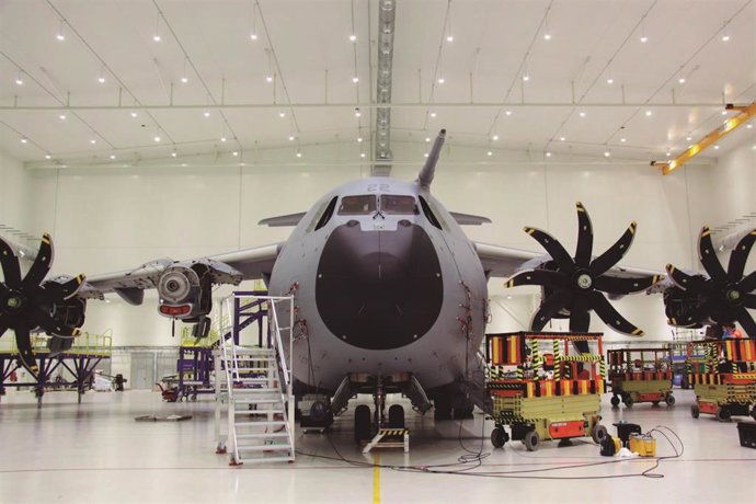 Archivo - Airbus A400M en la planta de Sevilla