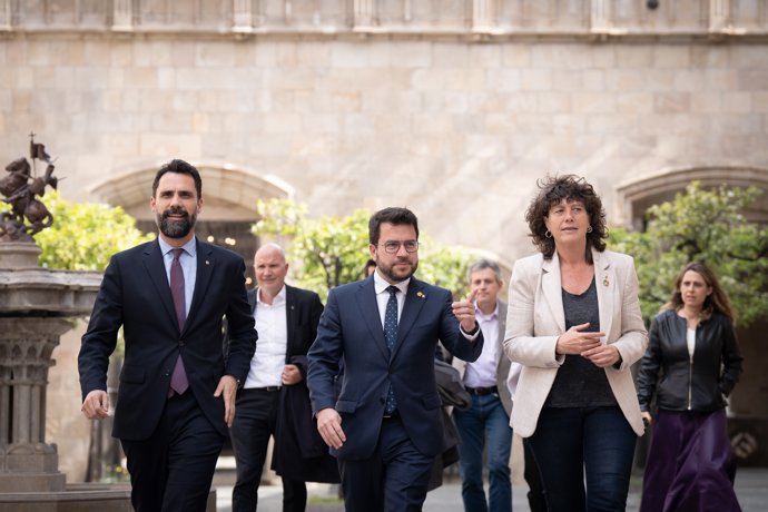 El presidente de la Generalitat, Pere Aragons; el conseller de Empresa y Trabajo, Roger Torrent, y la consellera de Acción Climática, Teresa Jord, antes de la cumbre sobre la sequía
