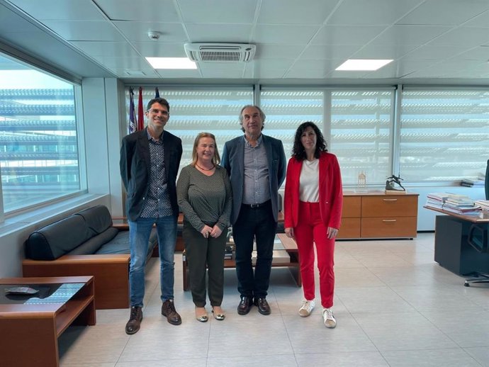 Educación firma un convenio con Son Servera para crear espacios STEAM en las Escoles Velles.