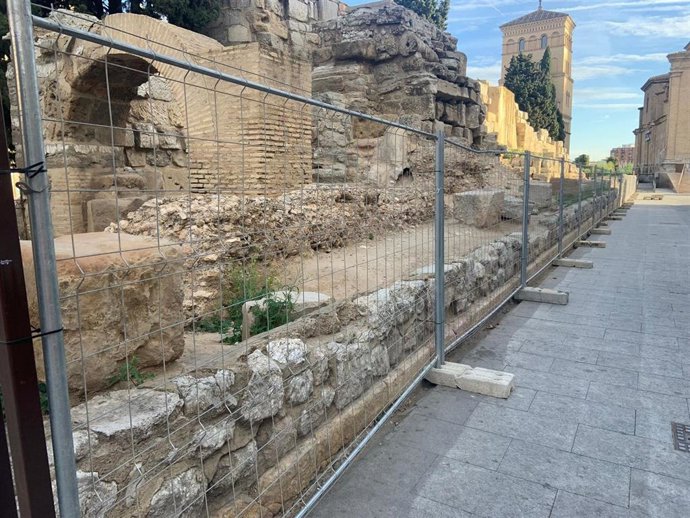 Vallado instalado en torno a la muralla romana
