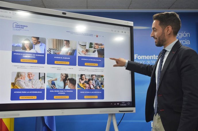El director general de Vivienda, José Francisco Lajara, durante la presentación del portal web de información de las ayudas de vivienda enmarcadas en la estrategia 'Haciendo Hogar'.