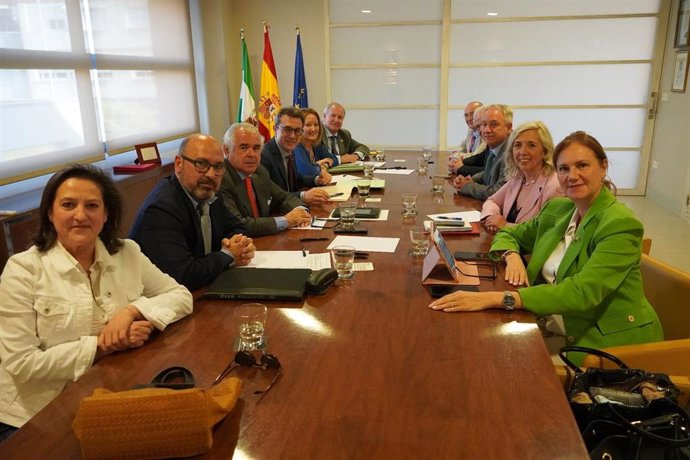 Reunión entre el Consejo Andaluz de Colegios de Médicos (CACM) y la dirección gerencia del Servicio Andaluz de Salud.