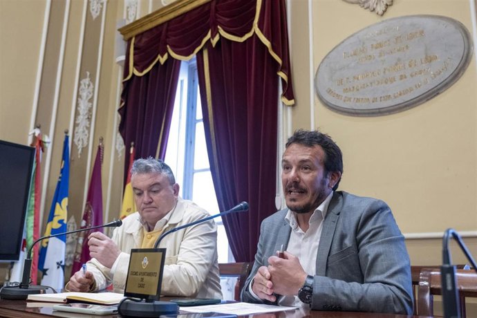 El alcalde de Cádiz, José María González, y el concejal de Presidencia, Paco Cano, hacen balance del Congreso Internacional de la Lengua Española en la ciudad