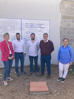 La consellera de Derechos Sociales y presidenta del IMAS, Sofía Alonso , durante la visita a las obras del primer centro de día de Alaró