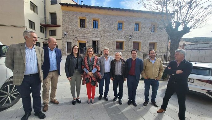 La consejera de Presidencia del Gobierno de Aragón, Mayte Pérez, en Segura de Baños.
