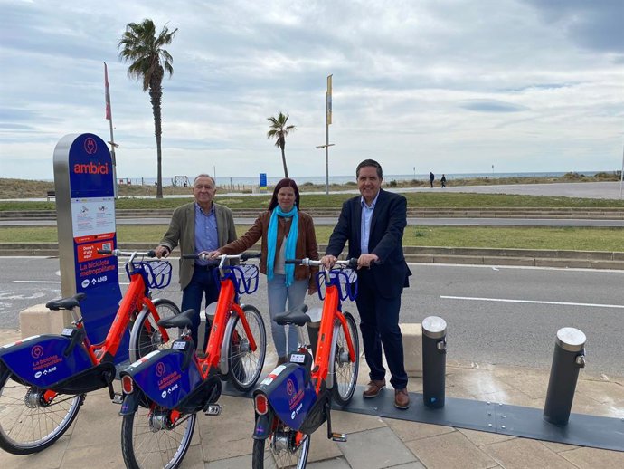 Castelldefels implementa el servei de bici compartida metropolit de l'AMB.