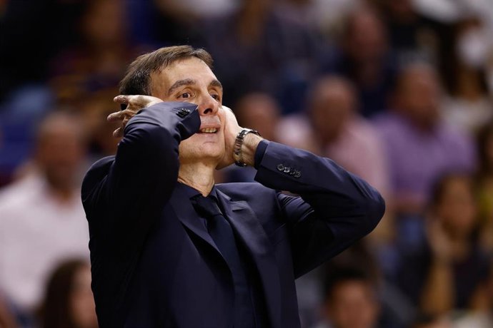 Archivo - Georgios Bartzokas, head coach of Monbus Obradoiro, laments during the Turkish Airlines EuroLeague, Regular Season, basketball match played between Real Madrid Baloncesto and Olympiacos Piraeus at Wizink Center