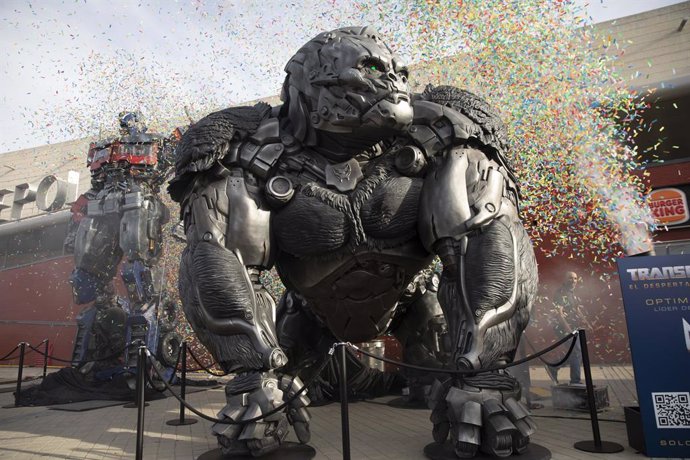 Las colosales estatuas de Transformers: El despertar de las bestias ya están en Madrid