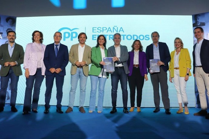 Galmés participa en la presentación del programa marco de Diputaciones, Juntas Generales, Cabildos y Consells del PP en Málaga