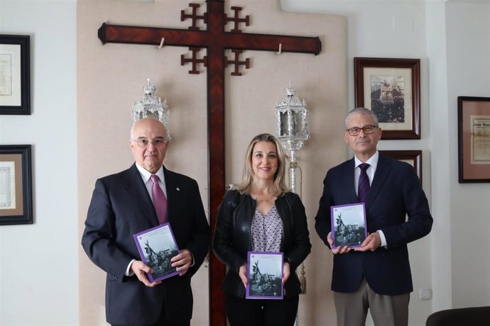 Libro que recoge las actas del I Congreso de Hermandades Nazarenas Singulare