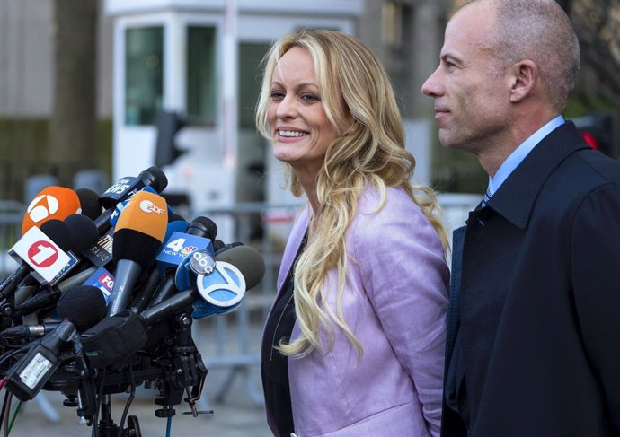 Archivo - April 16, 2018 - New York, NY, United States - Adult film actress Stormy Daniels speaks to members of the media after a hearing at federal court, Monday, April 16, 2018, in New York, as she is accompanied by her attorney Michael Avenatti. porn