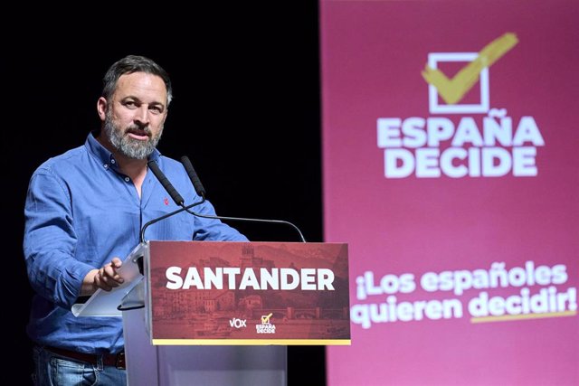 El presidente de VOX, Santiago Abascal, interviene en un acto de Vox en Santander
