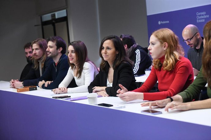 Archivo - La ministra de Igualdad, Irene Montero, la secretaria general de Podemos, Ione Belarra, la secretaria de Organización de Podemos, Lilith Vestrynge, y la portavoz de Podemos, Isa Serra, en el Consejo Ciudadano Estatal de Podemos, a 17 de diciem