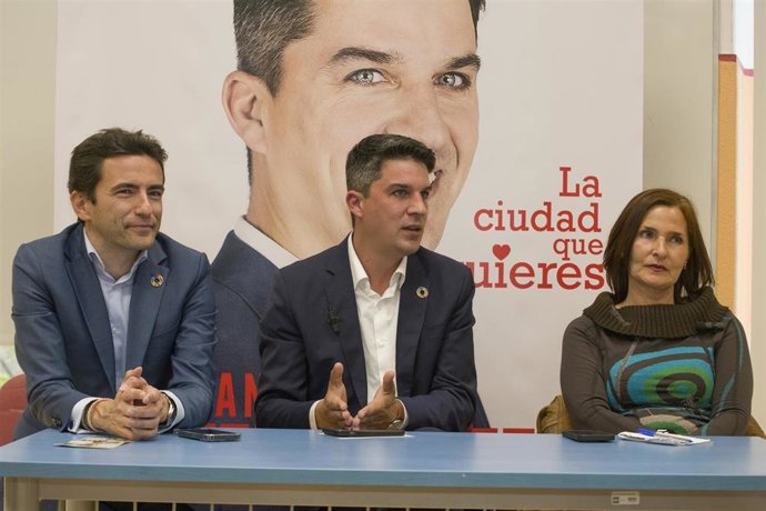 Fernández (PSOE) impulsará aulas de un año en Santander para favorecer la la conciliación