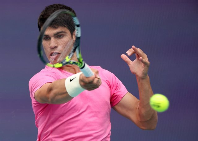 24 March 2023, US, Miami Gardens: Spanish tennis player Carlos Alcaraz in action against Argentina's Facundo Bagnis during their men's singles round of 64 tennis match of the Miami Open at Hard Rock Stadium. Photo: -/SMG via ZUMA Press Wire/dpa