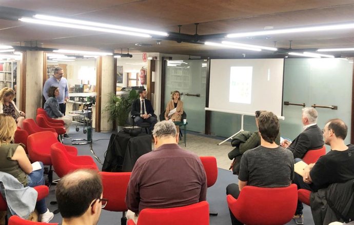 El Director General De Vivienda, José Francisco Lajara, Durante Su Participación En La Mesa De Trabajo 'Vivienda Y Colectivos Vulnerables' Organizada Por El COAMU