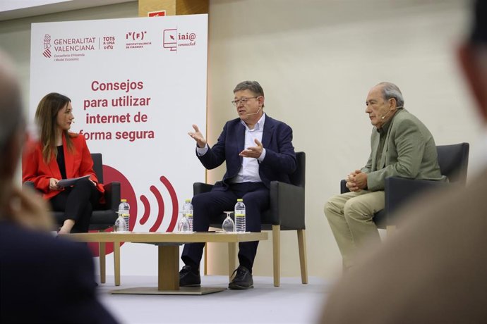 El 'president' de la Generalitat, Ximo Puig, y el impulsor de la campaña 'Soy mayor, no idiota', Carlos Sanjuán