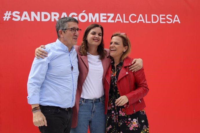 El portavoz del PSOE en el Congreso de los Diputados, Patxi López, participa en un acto junto a la vicealcaldesa de Valncia y candidata del PSPV-PSOE a la Alcaldía, Sandra Gómez, y la delegada del Gobierno en la Comunitat Valenciana, Pilar Bernabé