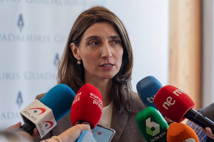 La ministra de Justicia, Pilar Llop, en una imagen de 31 de marzo en declaraciones a los medios de comunicación en Sevilla. 