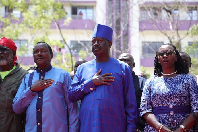Archivo - El líder opositor keniano Raila Odinga, en el centro de la imagen 