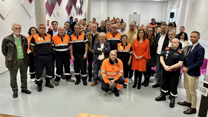 La consejera de Presidencia, Interior, Justicia y Acción Exterior, Paula Fernández, preside el acto de reconocimiento a los voluntarios de Protección Civil