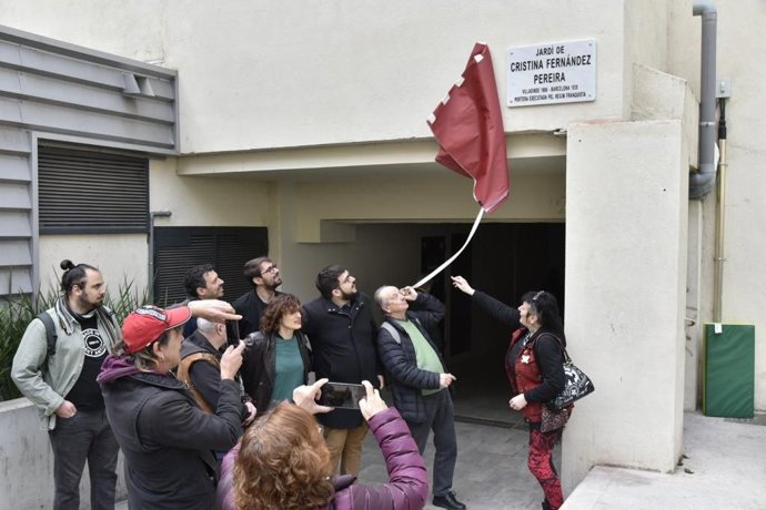 Descubierta de la placa dedicada a la la republicana Cristina Fernández en Barcelona.