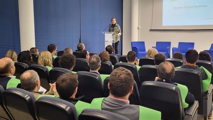 Marta Gastón clausura el Máster en Digital Business en CEEI Huesca.