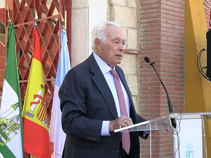 CURRO ROMERO RECIBE UN HOMENAJE EN LA ALGABA, SEVILLA
