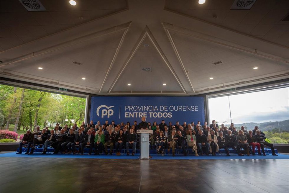 O candidato do PP á Alcaldía de Ourense, Manuel Cabezas, intervén durante un acto do Partido Popular de Galicia, a 1 de abril de 2023, en Santa Cruz de Arrabaldo, Ourense, Galicia (España). O acto celébrase de cara ás próximas eleccións municipais e aut