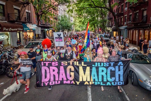 Archivo - Imagen de archivo de un desfile drag en Nueva York 