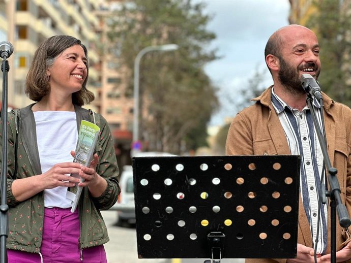 (I-D) La Regidora De Modelo De Ciudad, Vivienda Digna  Y Sostenibilidad Y Candidata De MÉS Per Palma A La Alcaldía, Neus Truyol, Junto Al Coordinador Del Partido Y Número 2 De La Lista, Miquel ngel Contreras