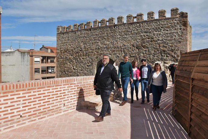 La alcaldesa de Talavera, Tita García Élez visita de las obras en el tramo de Charcón.