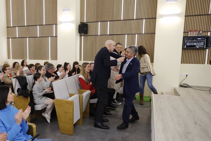 El Presidente De Cantabria, Miguel Ángel Revilla, Y La Consejera De Obras Públicas,Jezabel Morán, Inauguran El Nuevo Auditorio De San Felices De Buelna