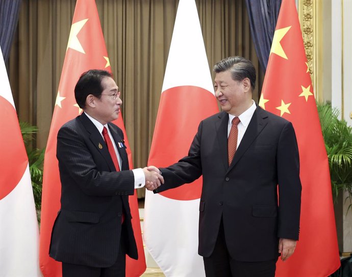 Archivo - BANGKOK, Nov. 17, 2022  -- Chinese President Xi Jinping meets with Japanese Prime Minister Fumio Kishida in Bangkok, Thailand, Nov. 17, 2022.