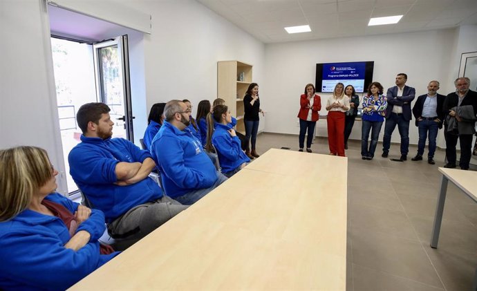 Aula De  Isla Pedrosa Recientemente Inaugurada Por Las Consejeras De Empleo Y De Economía