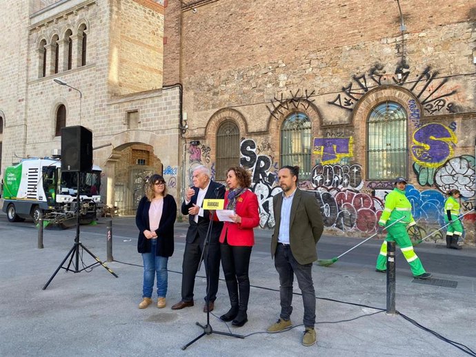 De izquierda a derecha, la concejal portavoz de distrito de Ciutat Vella, Laura de la Cruz, el alcaldable de ERC en Barcelona, Ernest Maragall, la delegada del Govern en Madrid, Ester Capella, y el número 13 en las listas de ERC Josep Maria Boronat