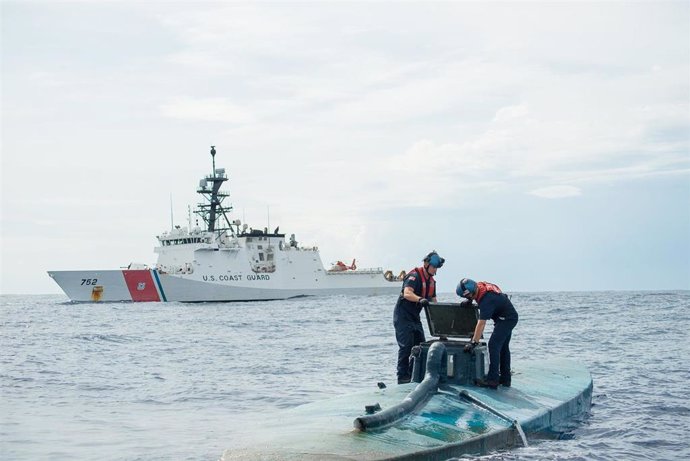 Archivo - Submarino utilizado para transportar droga interceptado por guardacostas de Estados Unidos