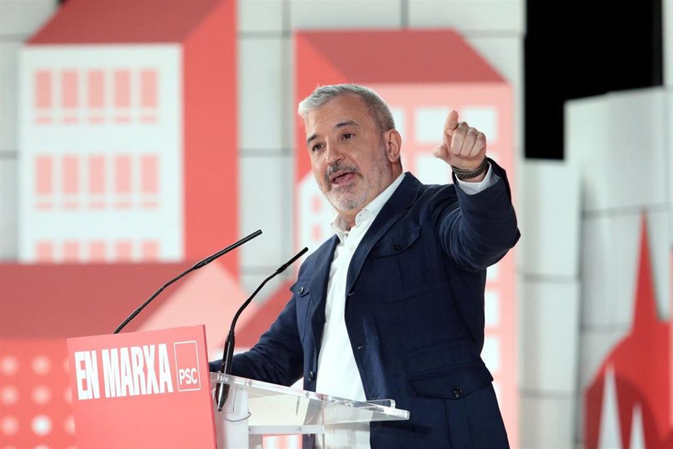 El candidato del PSC a la Alcaldía de Barcelona, Jaume Collboni, en la clausura de la Convención Municipal del PSC en L'Hospitalet de Llobregat (Barcelona)