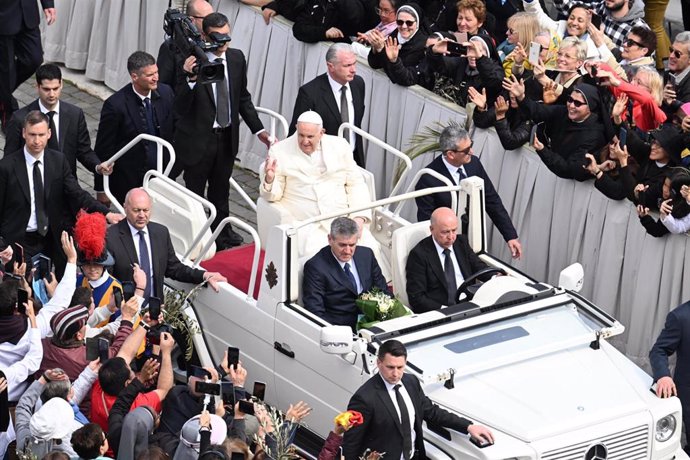 El Papa Francisco celebra la Santa Misa del Domingo de Ramos en la Basílica de San Pedro, Ciudad del Vaticano.